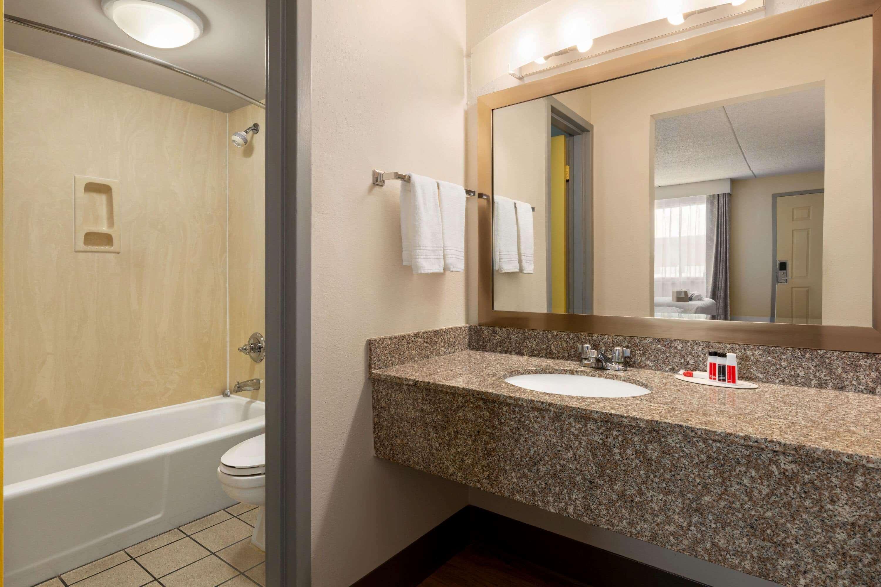 Hotel Bo, A Days Inn By Wyndham Chattanooga Downtown Buitenkant foto